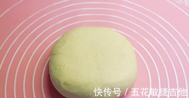 搭配|奶酪火腿水煎包,奶香浓郁的芝士,搭配猪肉火腿,一口下去超满足!