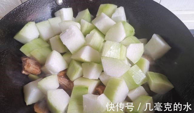 冬瓜|立秋后多吃这菜,维C是西红柿的3倍,苹果的6倍,简单炖炖就很香!