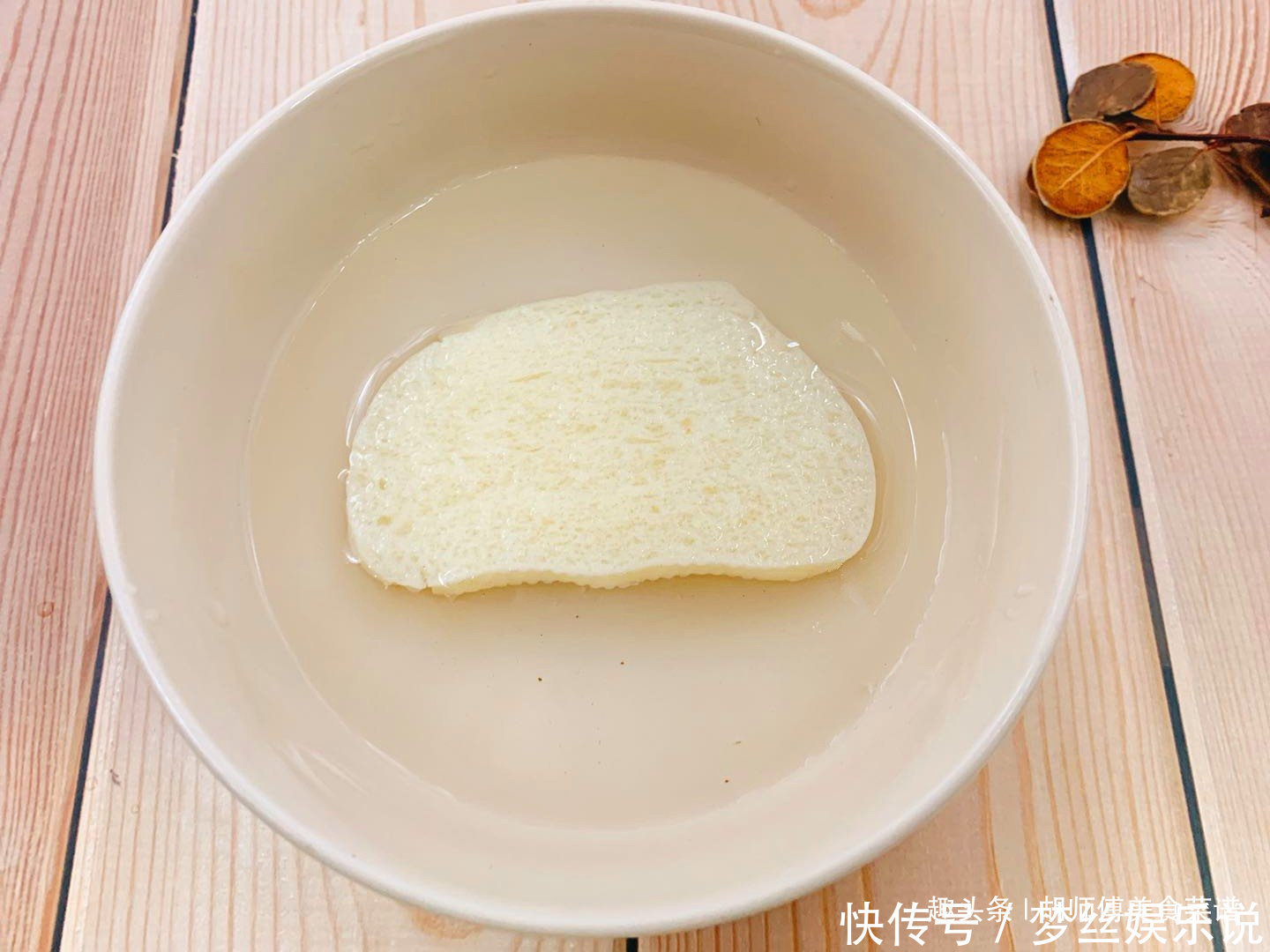  吸油|炸馒头时，别直接下锅炸！教你一招，馒头炸的外酥里嫩，还不吸油