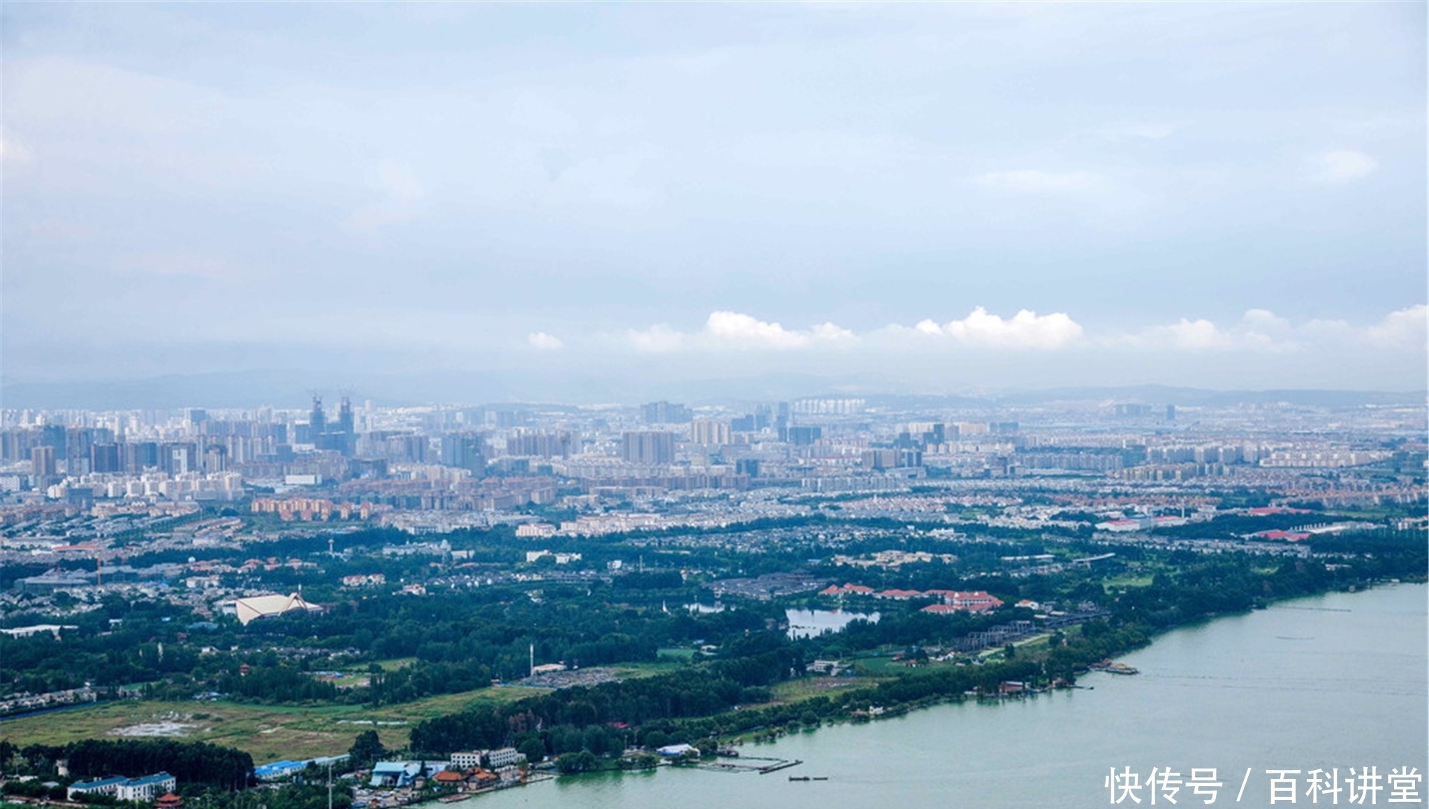 去旅游，那还得去广西，美景如花，景色堪比九寨沟