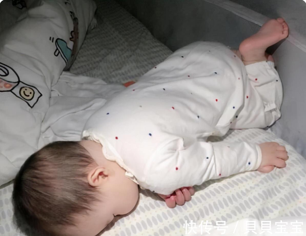 父母|宝宝睡不踏实、“满床滚”？可能是在向你传递信号，父母别不知道