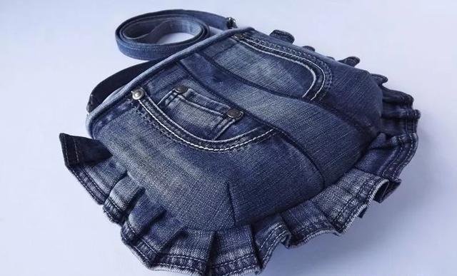 diy 一条旧牛仔衣裤,就能改造出女生喜欢的包包,以后都不舍得扔了