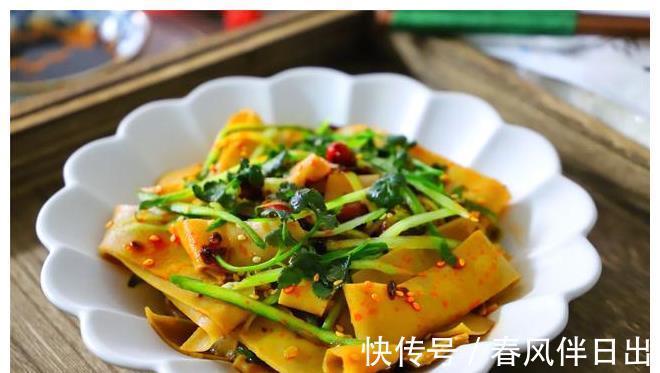 温暖处|宅家20天，用掉了15斤面粉，晒出美食图，网友：南方人变北方