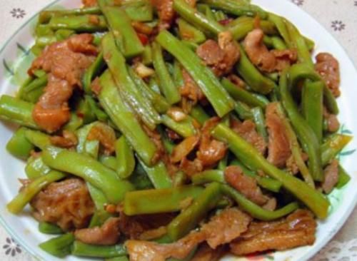 春天，吃鸡肉鸭肉不如吃这菜，简单炒一炒，清肠解油腻，肠道通畅了