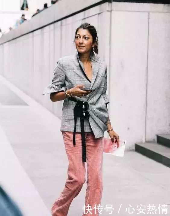 春天把这两种颜色穿在一起,你看起来又贵气又时髦,热巴都在穿