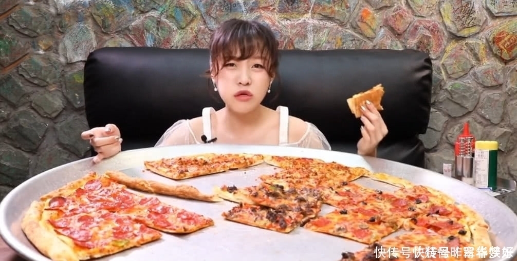 道理|大胃王吃中国“最大”披萨,知道厚度以后,网友:骗三岁小孩