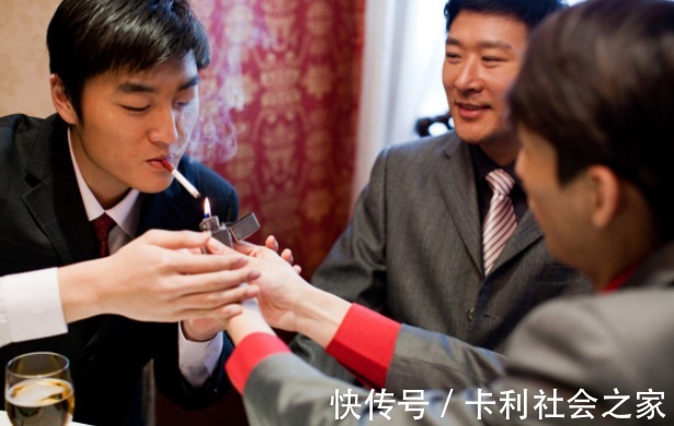 晕倒|男子走在路上突然晕倒!这3种食物竟是高血压的“罪魁祸首”