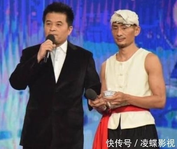 從星光大道冠軍到“人人喊打”,52歲的阿寶再惹爭議,他做了啥?