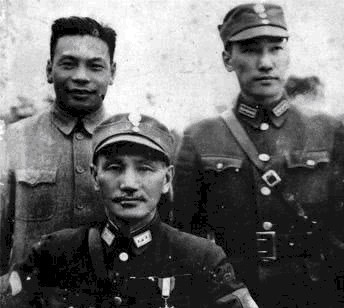 行董事长|不叫父亲叫总裁,蒋介石与蒋经国不是简单的父子关系