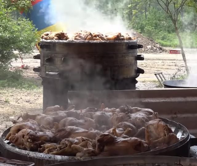 蒸鸡肉小吃|叔叔卖蒸鸡肉已经有几十年了他平均每天卖几千只蒸鸡肉可惜他没吃