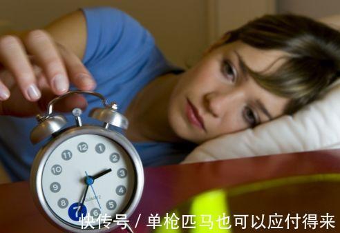 医生|凌晨3、4点醒怎么办?神经科医生:做好“2忌3吃”,失眠或慢慢好