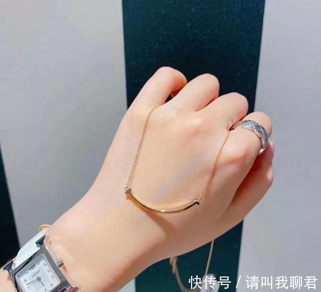 饰品|女生公认的大牌项链黑天鹅掉色严重，小蛮腰精致，蒂芙尼很抢手