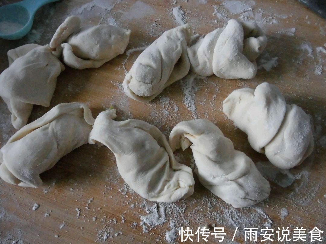 千层葱油薄饼家庭做法,美味好吃,营养健康