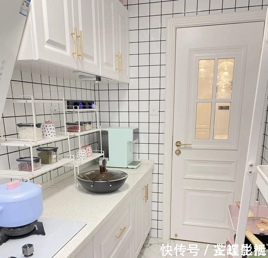 台面|女主128㎡新居,色彩碰撞带来的新颖浪漫体验,引得上万网友收藏