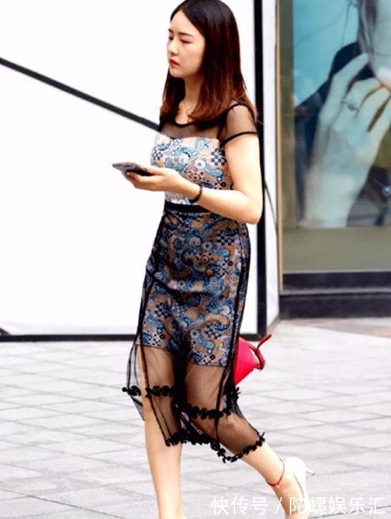 棕色调 蓝色开衫搭配碎花半身裙,做个温柔优雅的小仙女!