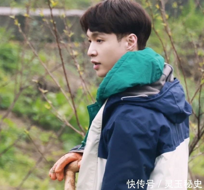张艺兴被《向往》区别对待,雨中干活却被剪成了背景板,令人心疼