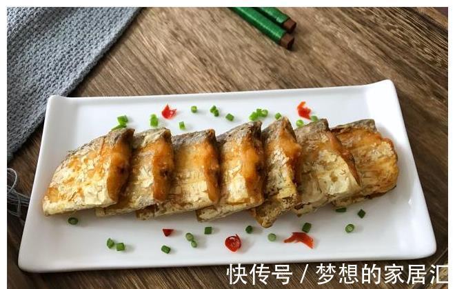 炸带鱼|在家炸带鱼时，别直接下油锅炸，多加2步，带鱼酥香入味不粘锅