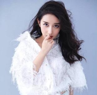 她是非誠勿擾最美女觀眾，卻因為鏡頭不經(jīng)意一掃，進(jìn)入了演藝圈