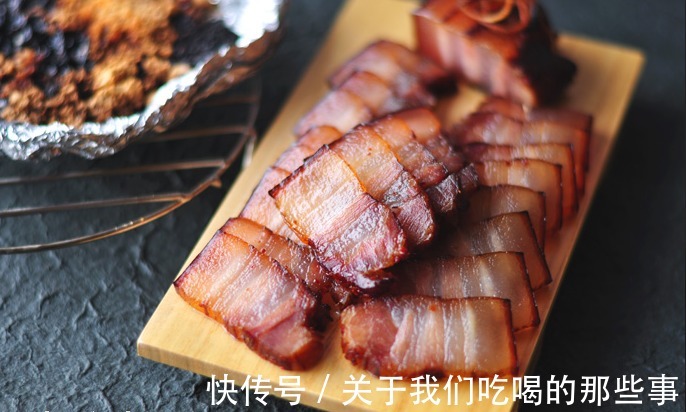 炒腊肉,不能直接切了就炒,想要软嫩鲜香不油腻,关键2步不能少