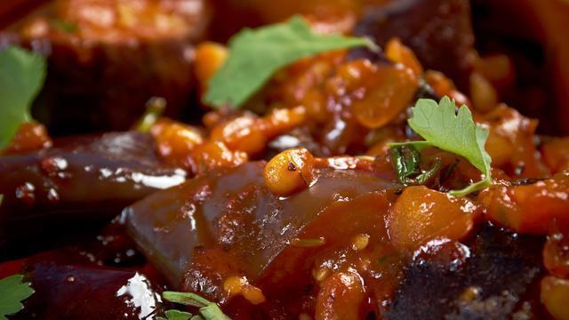 炒茄子先放油就错了,跟着大厨这样做,茄子不吸油不油腻,还入味