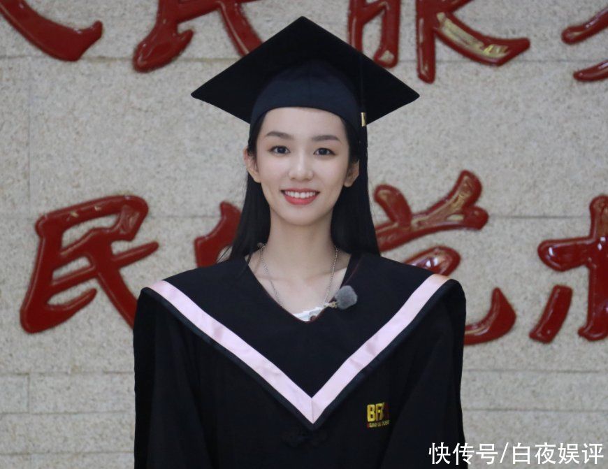 学生时代|周也花6块钱拍证件照，本以为效果会很随意，成品却让人意外了