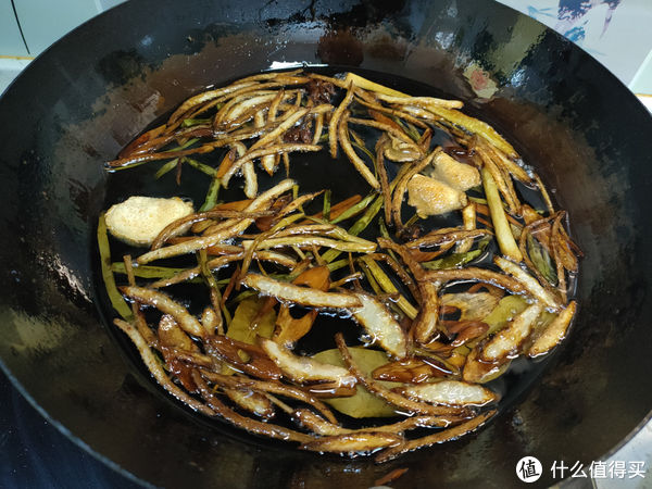 辣椒油想要好吃，只加辣椒和油还不够，多加四样，又香又辣真过瘾