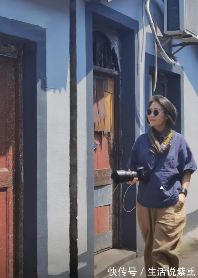 纯色 入秋了,60多岁女人该怎么穿“棉麻裤配平底鞋”,时髦显气质!