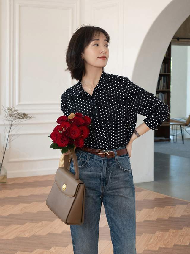 搭配|“上班”穿什么衬衫好看?波点衬衫、蓝色衬衫搭配指南,高级洋气