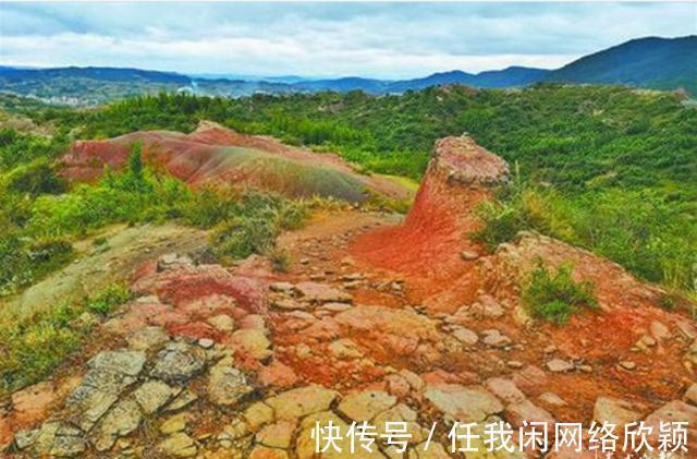 曲靖|云吧｜曲靖马龙张安屯“丹霞”地貌下藏着亿年前鱼化石