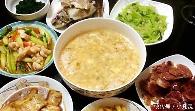 保姆见主家每天倒掉剩菜可惜,请求打包剩菜回家吃,主人拒绝