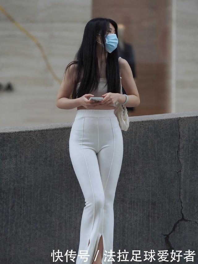 姐姐气场好霸气，简单的白裤子当休闲装来穿，瞬间变成女总裁