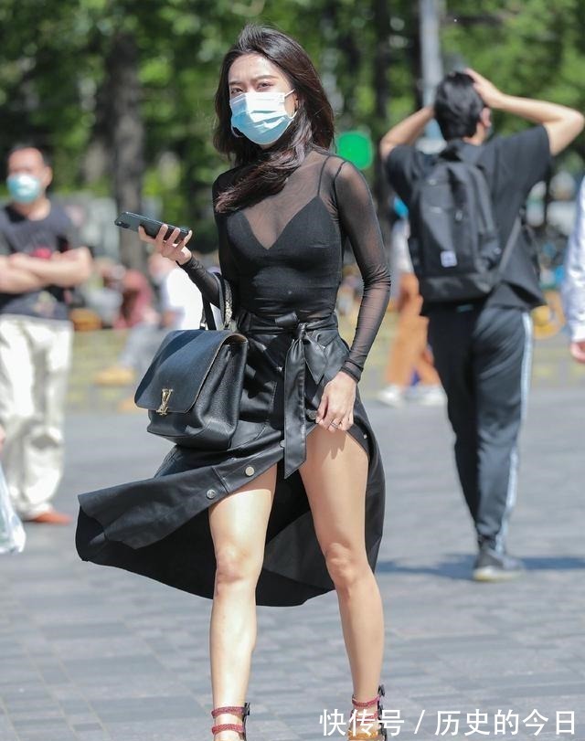 百搭 微胖女孩原来也可以这样穿,黑色连衣裙搭尖头高跟鞋,美丽又大方!