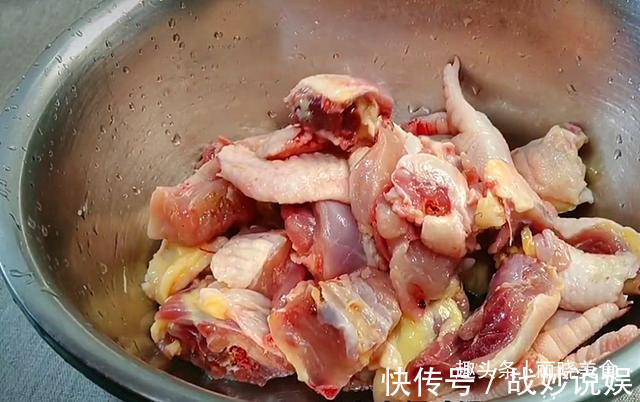 鸡肉|炖鸡汤，切记“三放”“三不放”的小窍门，汤鲜味美，好喝无腥味