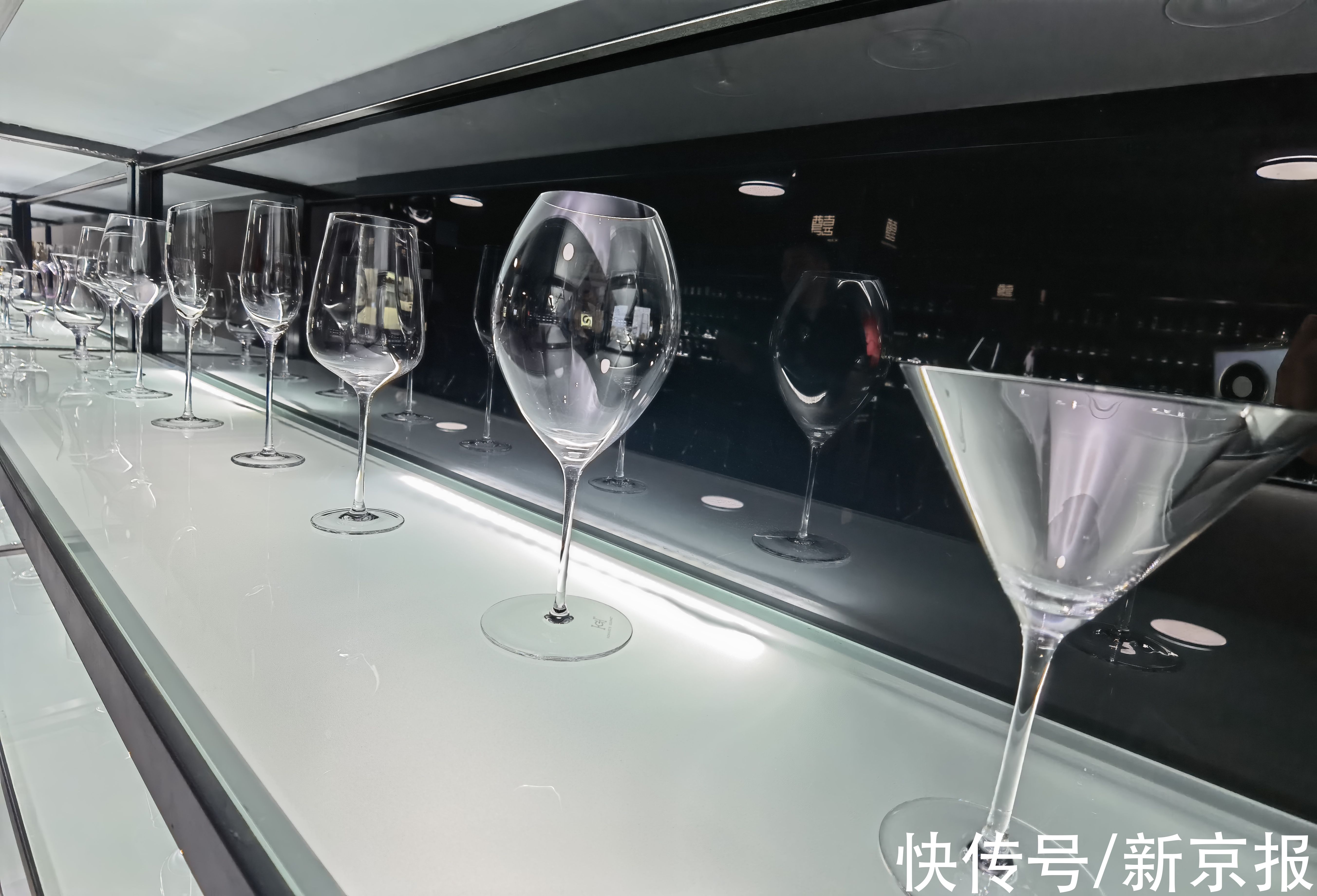 胡晓峰#左手产业，右手艺术“中国玻璃器皿之都”三面突围探索新玩法