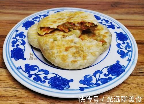无论烙什么饼,和面时多加一种料,烙出的饼酥脆松软,凉了也不硬