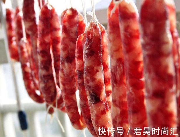 柴瘦|灌香肠时,别直接挂在太阳底下晒,牢记4个诀窍,香肠又香又入味