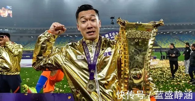 足球报|上港能带走徐新,却带不走使用说明书,郝伟在社媒发梅西意欲何为!