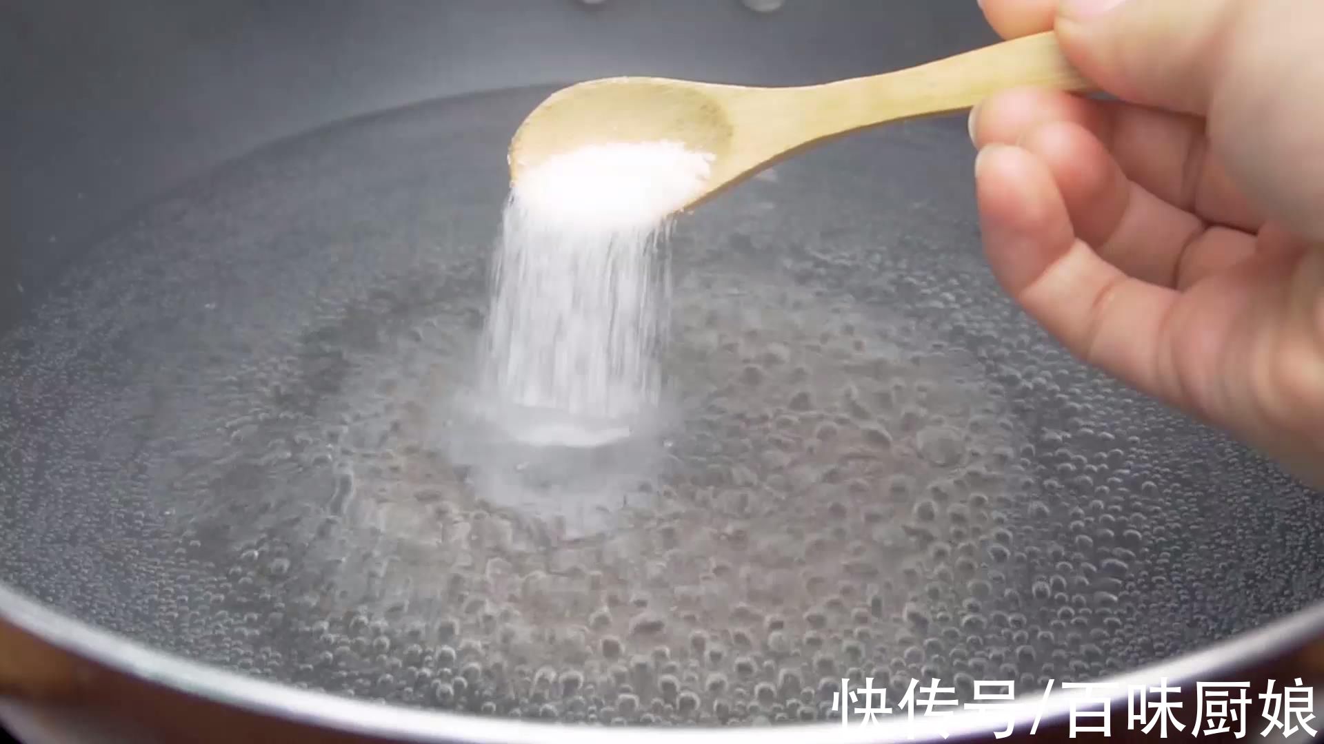 面条这样做,加葱花一点缀,简单又美味,一点也不比饭店做的差