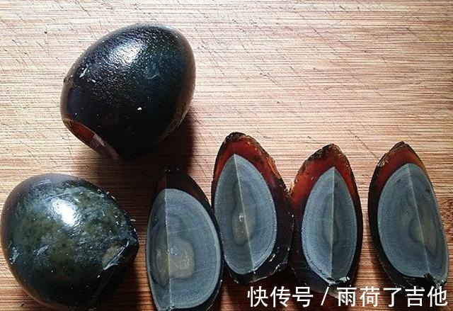 凉拌|皮蛋别只会凉拌了,试试这样做着吃,口感Q弹,开胃又下饭!