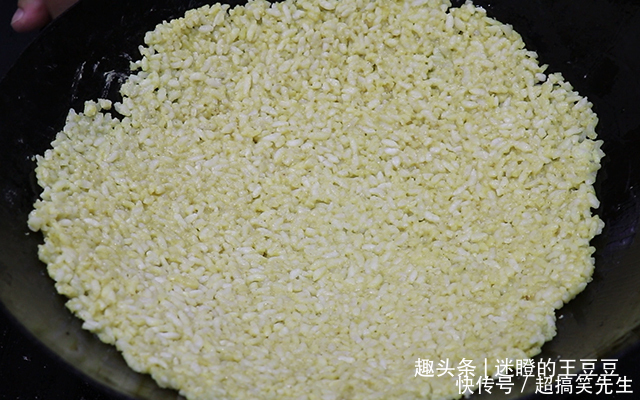 零食|剩米饭做的小零食,香酥锅巴,金黄酥脆,咬一口嘎嘣脆,越嚼越香