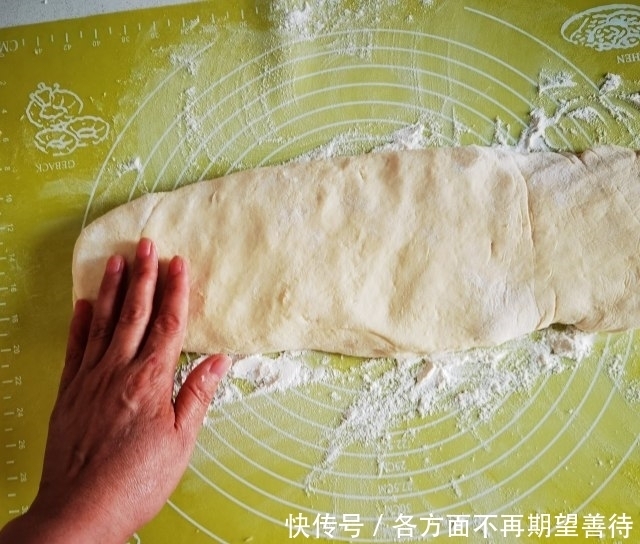 千层杂粮发面饼,外边金黄酥香,里面柔软分层