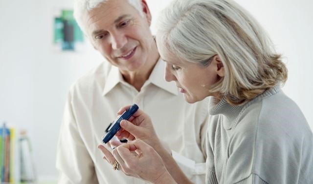 情绪|57岁男子突发糖尿病,不碰烟酒,医生叹息:2件事做太多害了他