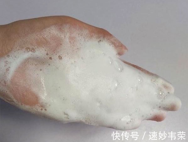 氨基酸洗面奶|号称温和的氨基酸洁面产品是真的好用吗?一起来看看吧!