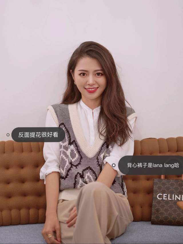 穿搭|秋季,西服怎么穿才好看?搭配上黑色针织衫和半身裙,高级又时髦