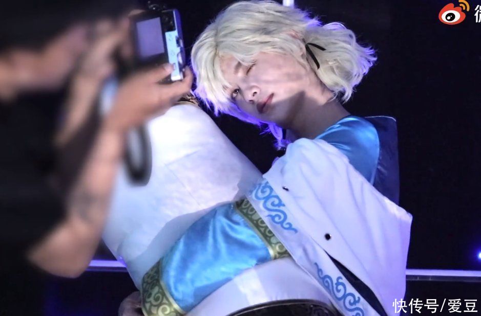 黄明昊|「Justin」「新闻」210822 速来查收黄明昊的物料大轰炸 明天君的侧拍花絮&随手拍营业