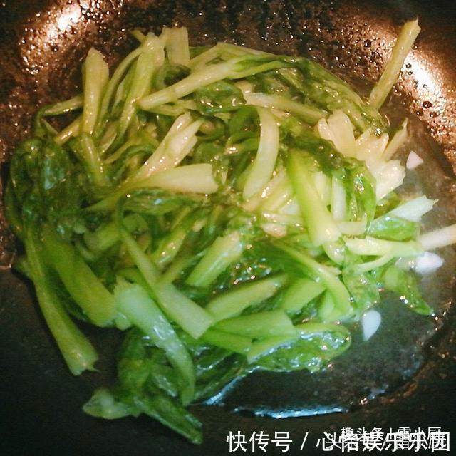 鲜嫩|炒青菜时加点它，不仅口感鲜嫩，而且色泽靓丽！可惜很少有人知道