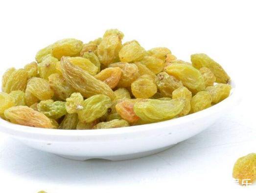 颜色|葡萄干泡水好处多,不同颜色还有不同功效,坚持越喝越年轻!