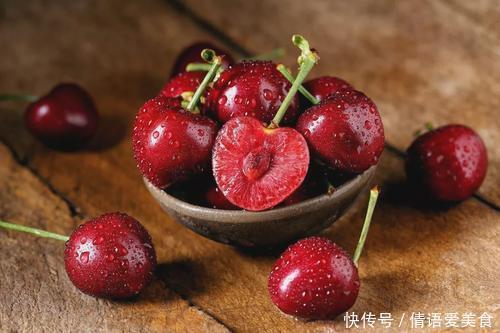 延缓衰老|女性不要太节俭,专家提醒:多吃3物,脸部光滑,气色红润人年轻