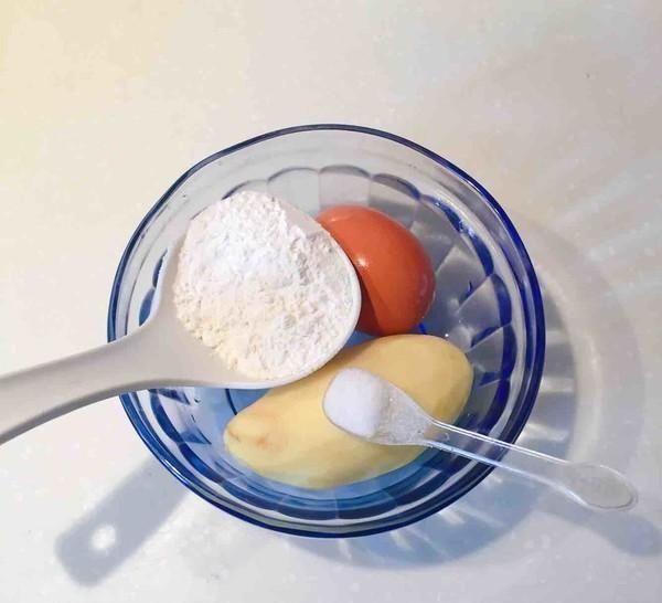 土豆丝|煎土豆丝饼时,直接下锅就错了,多加这一步,怎么煎都不粘锅