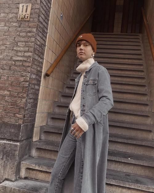 刘雯的“风衣＋毛衣”火了，时髦气质又高级，不学可惜